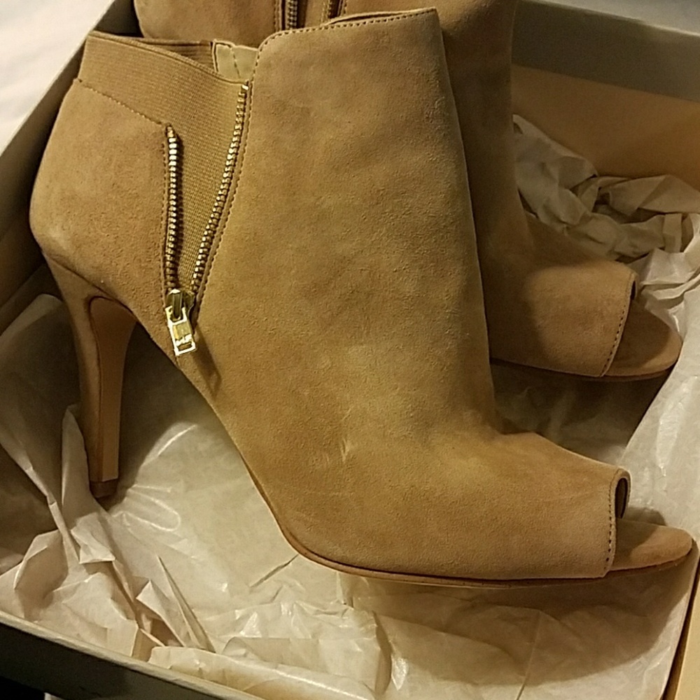 Shoes - Picture 3 of 5